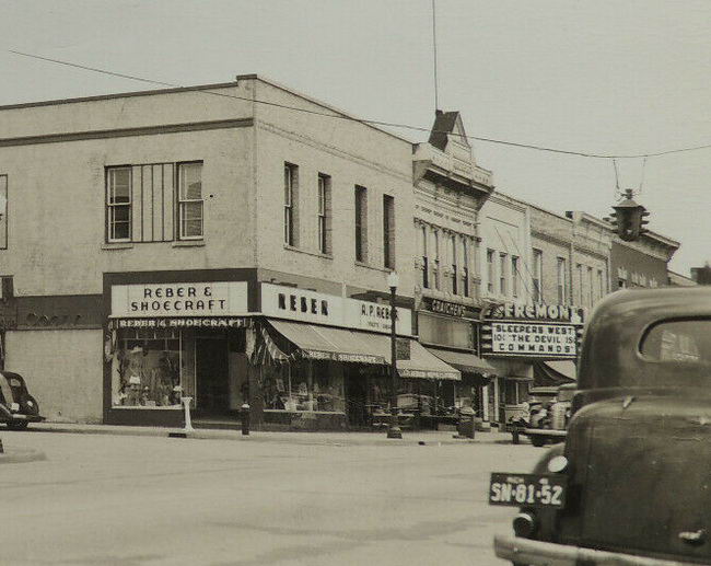 New Fremont Theatre - 1941 Postcard (newer photo)